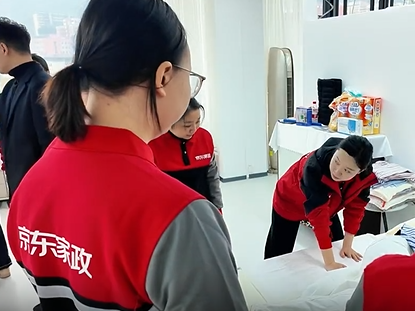 京东万州开练“阿姨”！丨C视频·唐探