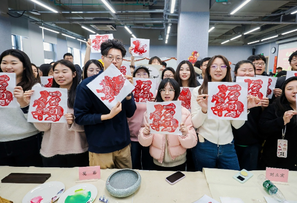 北京市文联新春文化惠民活动走进美团，为一线劳动者送上“艺术年货”